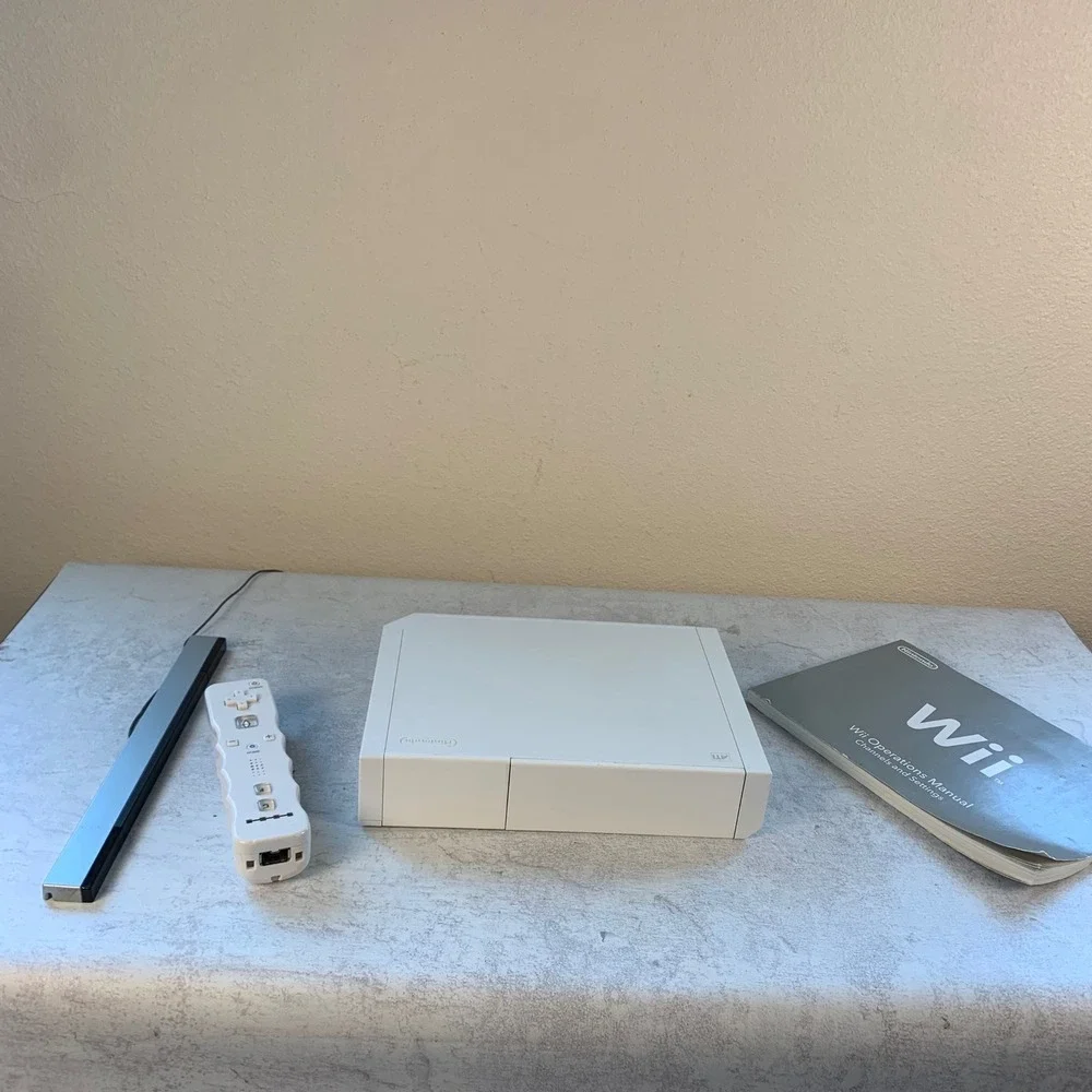 Nintendo Wii RVL-001 Console Bundle Remote Sensor Bar Untested No Power Cord